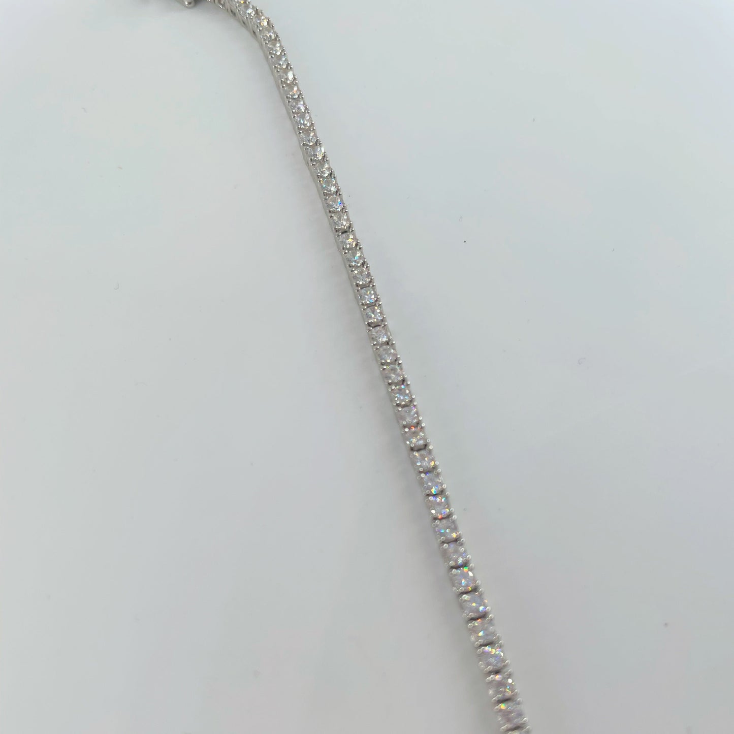 Pulsera Riviere en plata con circonitas brillantes